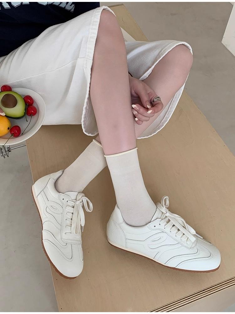 

Beautiful, beautiful and thin, German training shoes, women s small square head flat-soled white shoes, fashion 2025 new soft-soled Forrest Gump shoes 40