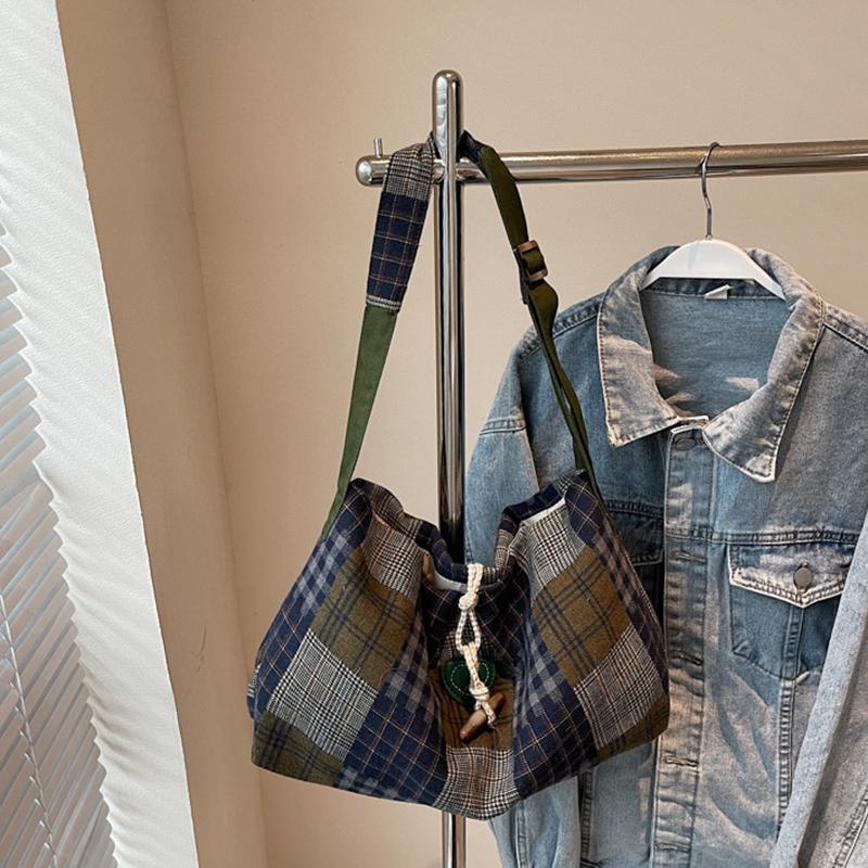 Large Capacity Messenger Bag Casual and Lightweight Plaid Design with Adjustable Shoulder Straps Fashionable Shoulder Bag KTB