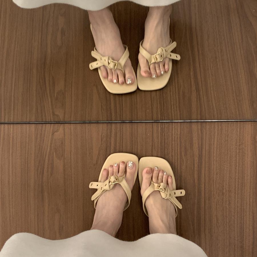 Korean version of niche pinch-foot flip-flops shoes for women's summer wear 2025 new fashion with skirts, beach cool slippers for children