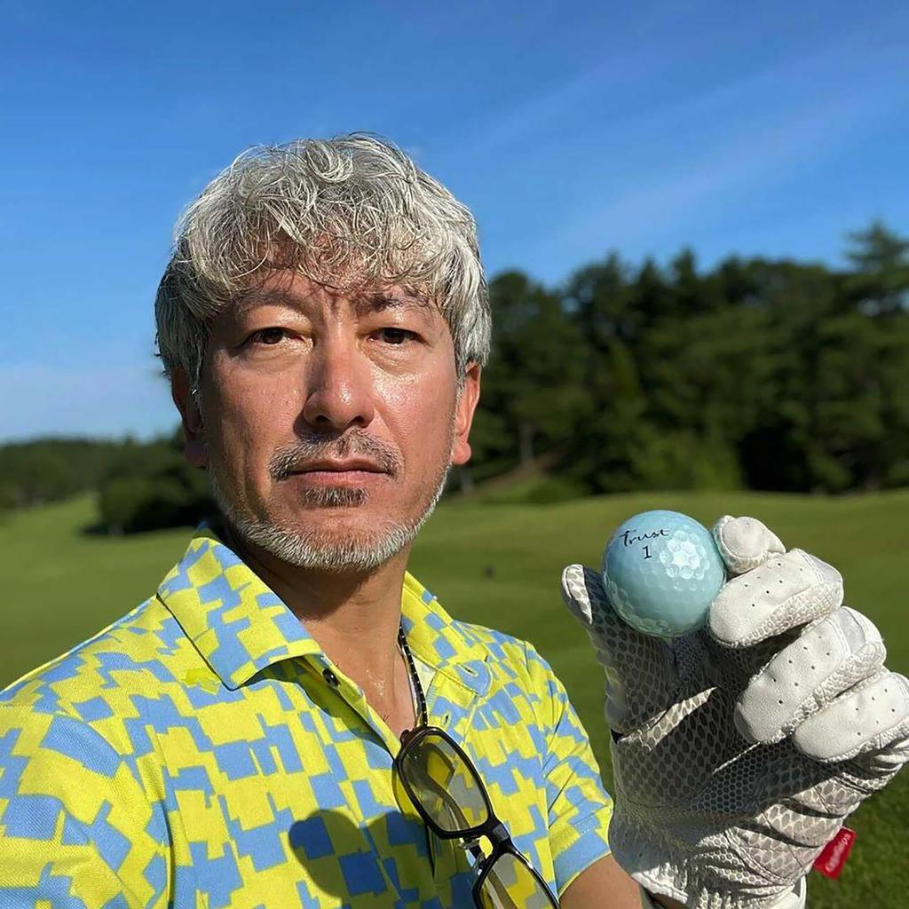 Trust Aurora Golf and with Crystal Urethane Cover and Reactive Core 1 Dozen Aurora Blue Balls Unique, Eye-catching, Long-Distance, Stopping, 3-Piece