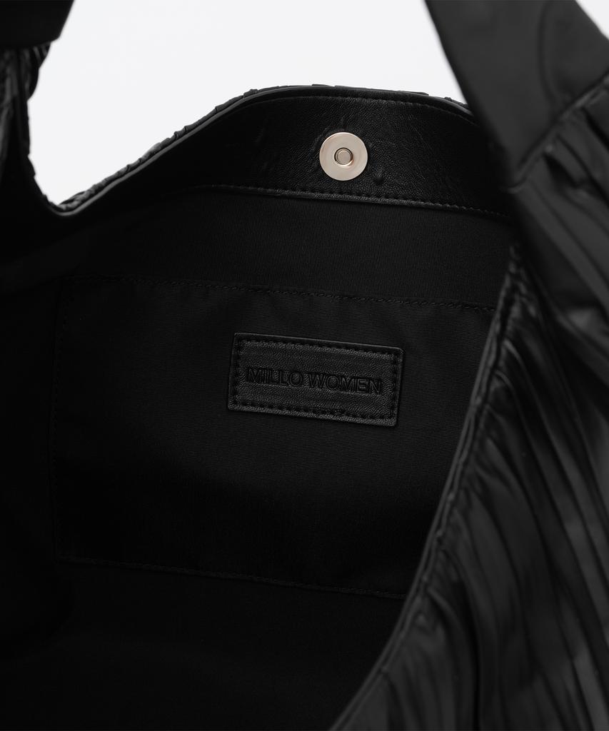 Millo Women Pleated Triangle Bag [Black]