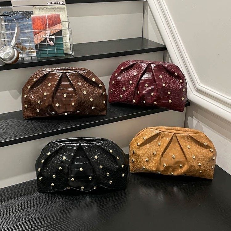 Stylish, simple and versatile cross-border trend, single shoulder oblique span clip bag, mushroom nail chain pleated clutch women's bag