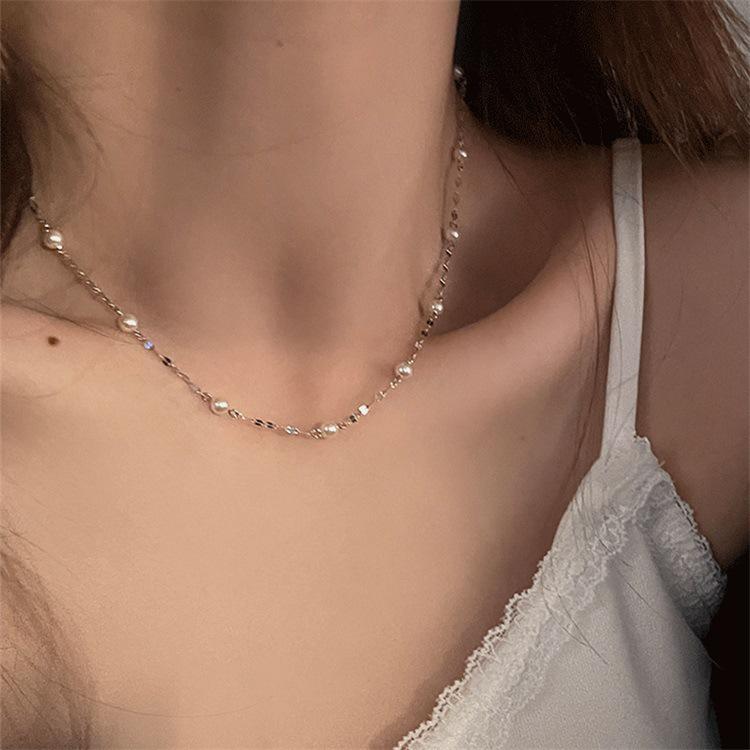Pearl Lips Clavicle Chain: Women's Luxury Minimalist Choker Necklace
