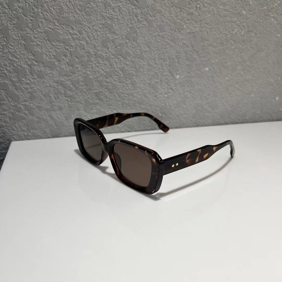 

Fashion Style Woman Sun Glasses Rectangle Shape Anti-reflective Sunglasses Men Driving Hiking Sunglasses