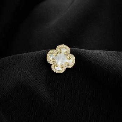 Ruyi Four-Leaf Clover Brooch, High-End Female Imitation Fritillary Neckline, Anti-Light Buckle, Accessories, Exquisite New Chinese Suit Collar Pin.