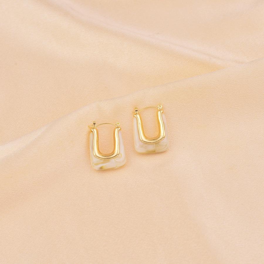 European High-End Retro U-Shaped Stud Earrings with French Maillard Elegance