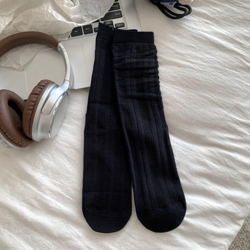 

Женские весенне-осенние новые однотонные гольфы с вертикальным рубчиком в студенческом стиле 1 pair чёрный