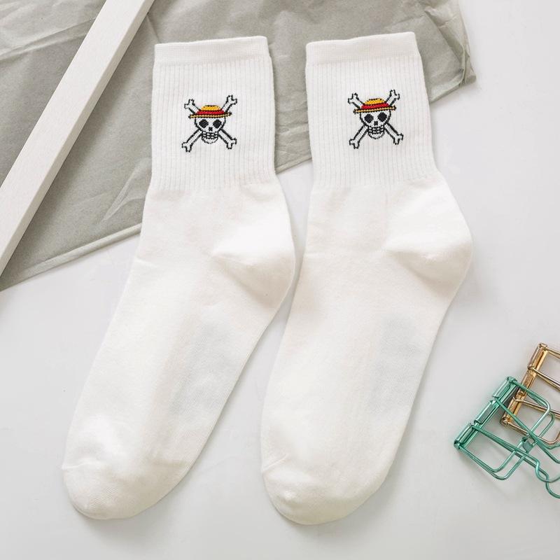 One Piece Neueste Anime Socken Cartoon Luffy Niedlich und Charmant Chopper Blütezeit Herbstzeit Baumwolle Kurze Socken Accessoire designed für Männer Frauen