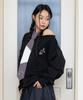 RuNaKi'Hu' Wxt067 Guruguru Applique One-Shoulder Sweatshirt (Black)