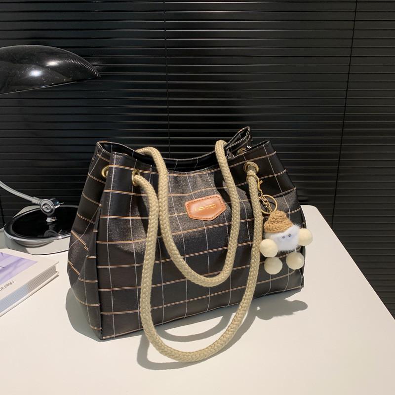 Trendy Large Capacity Women's Tote Bag Fashionable Spring Shoulder Bag In Black Yellow