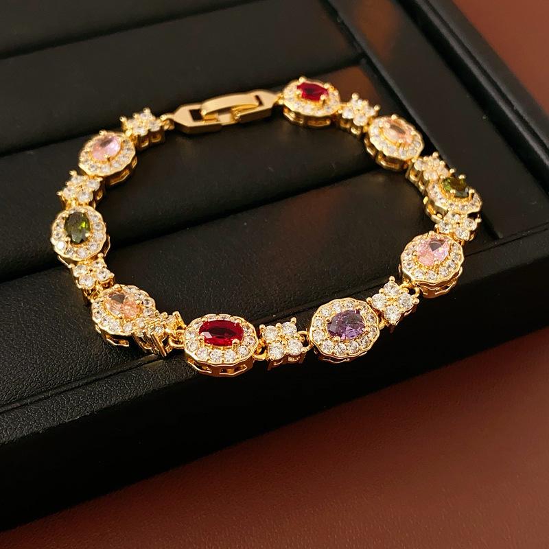 Gold-Plated Zircon Heart Bracelet: Exquisite, Versatile High-End Fashion Jewelry.