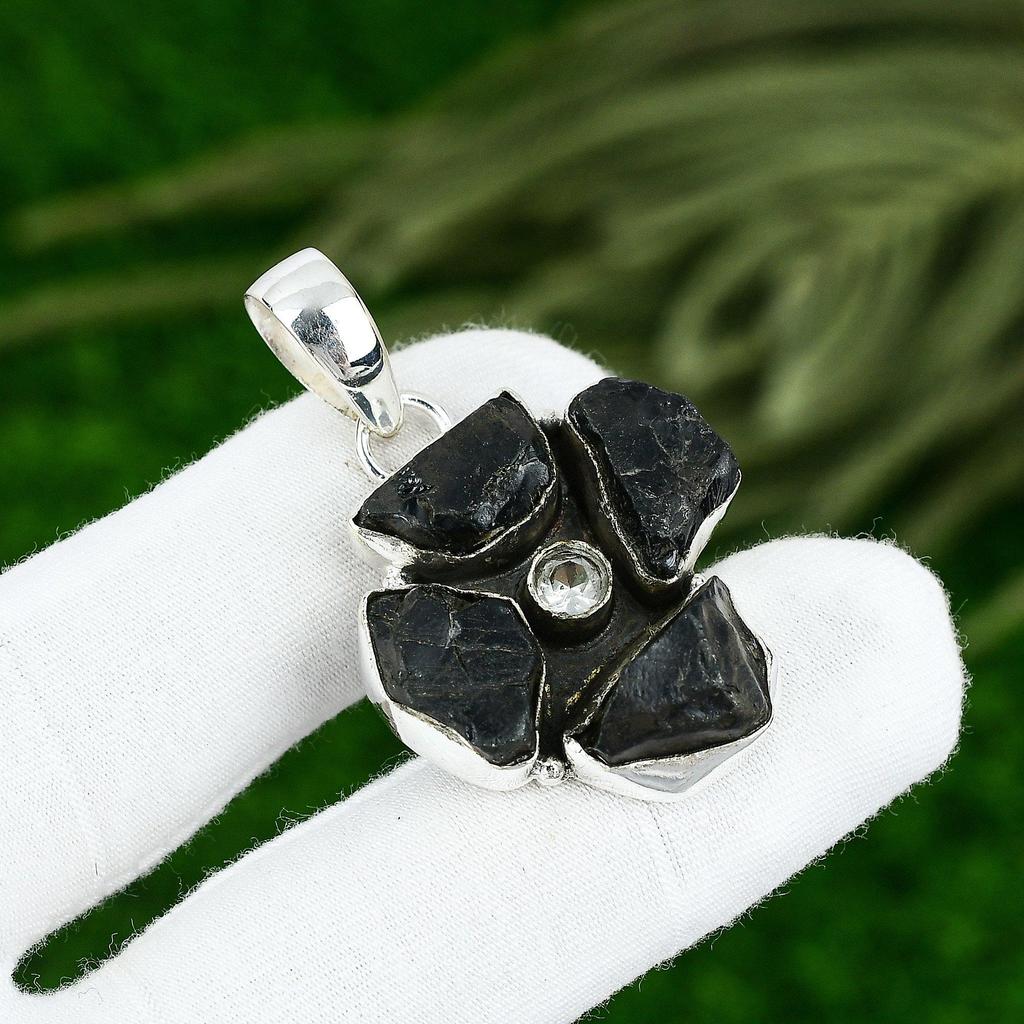 925 Silver Pentagon Naturlig Svart Kyanit Rå Vit Topas Fru Hänge Smycken