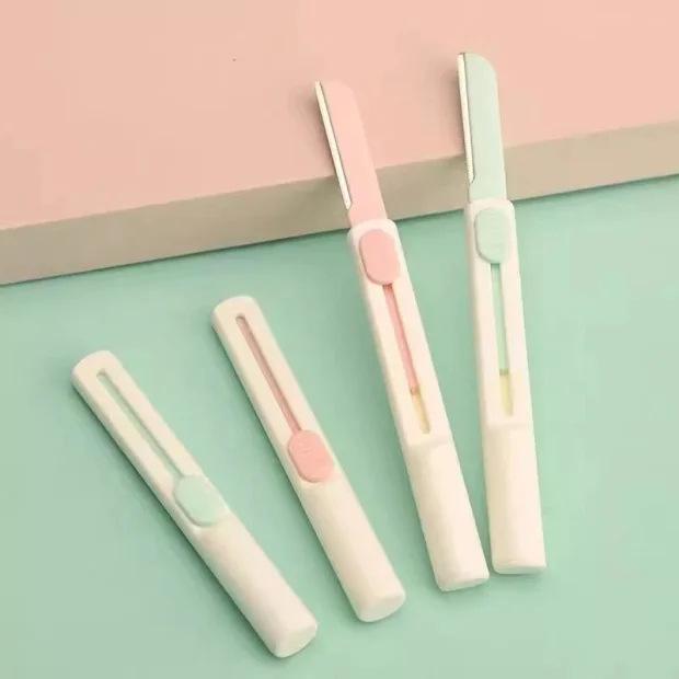 

Новое поступление: Женский выдвижной триммер для бровей с безопасным лезвием против царапин