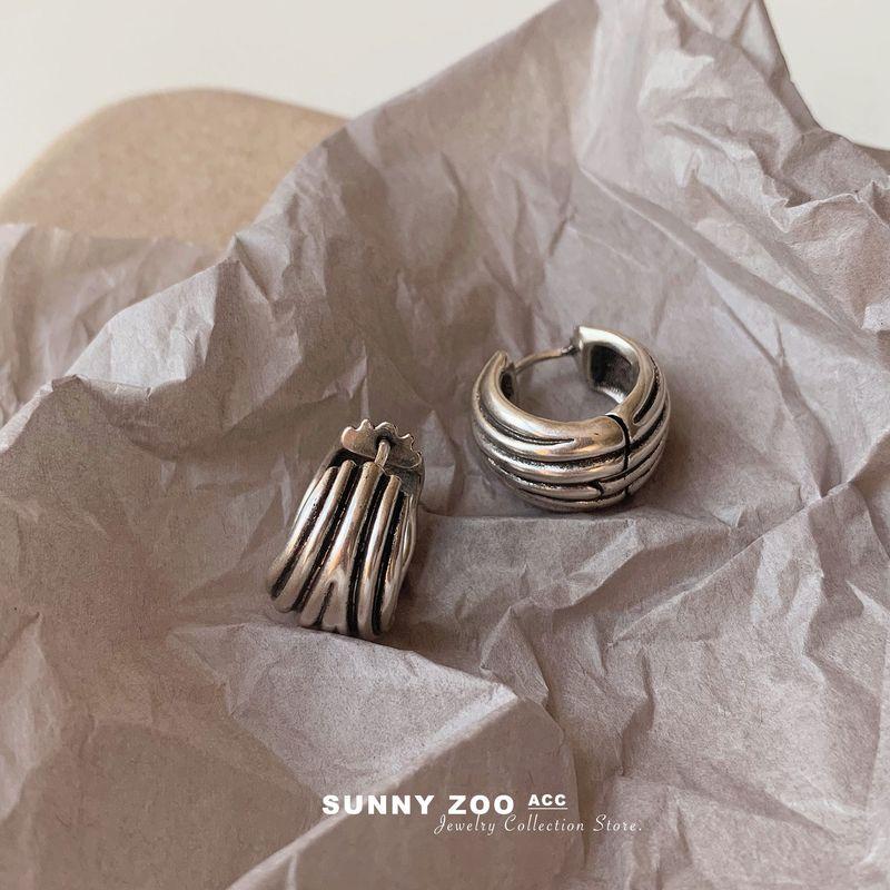 

Sunnyzoo | Distressed Thread Heavy Industry Circle Ear Clip Ins Fashion Minority Simple Fashionable Fancy Earrings Distressed Silver