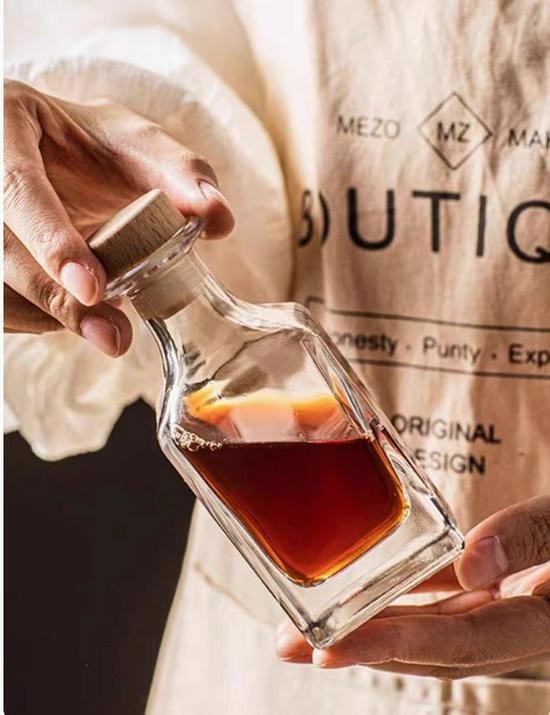 150ml Transparent Mini Glass Bottle for Liquor, Cold Brew Coffee, Fruit Wine, and Dispensing, with Sealed Two Ounce Capacity