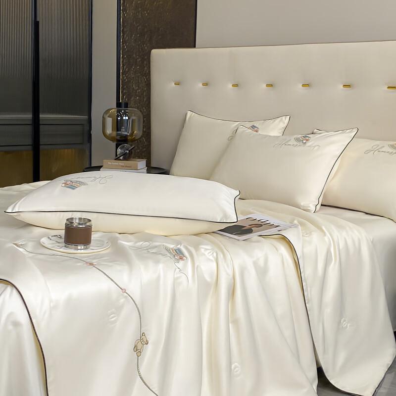 UOSU Thin Washable Summer Quilt