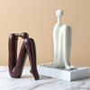 Abstrakte Strichmännchen-Figur Moderne minimalistische sitzende Mann-Harz-Statue Skulptur Haus Büro Schreibtischdekoration