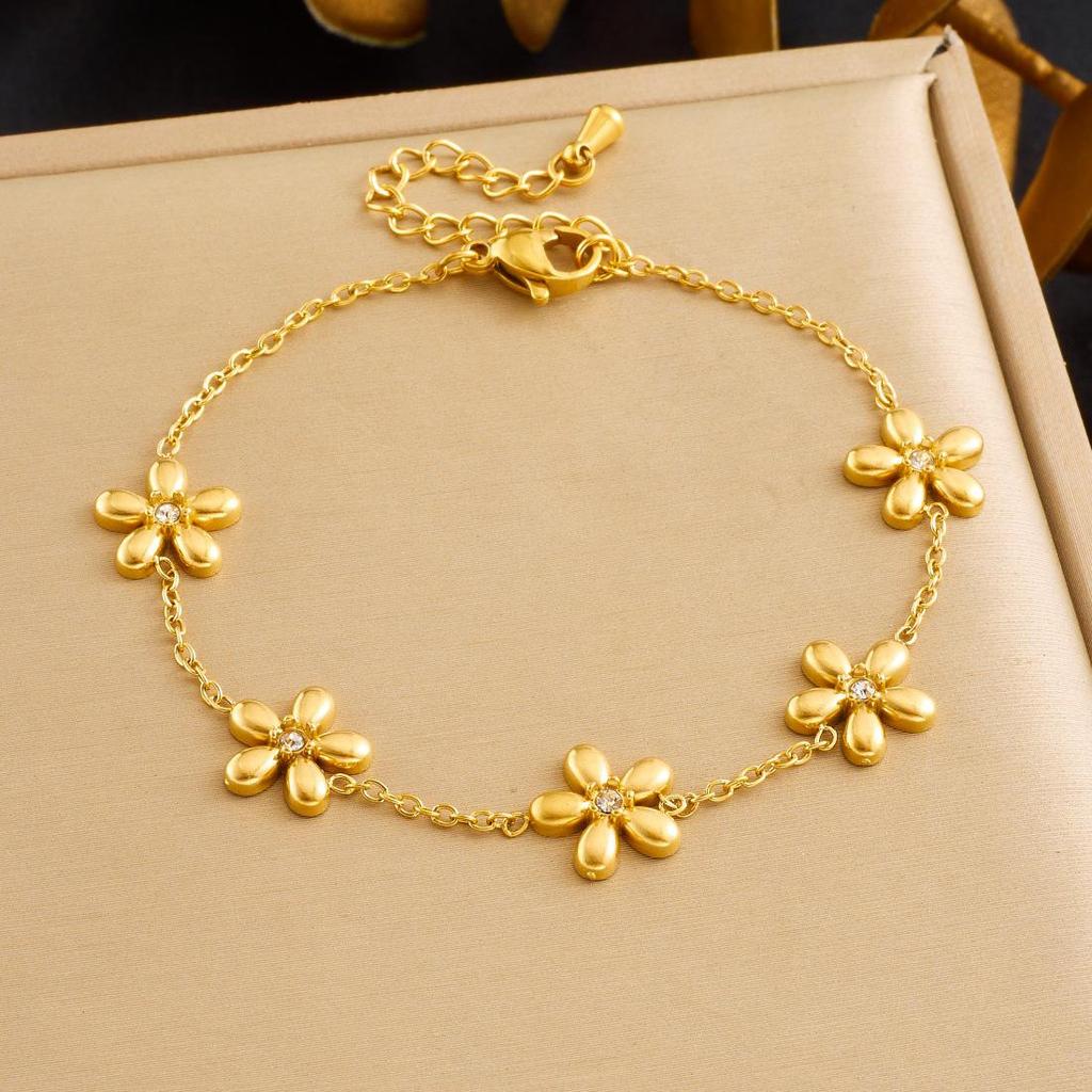 Trendy Gold-Plated Flower Pendant Necklace Set with Diamond Inlay