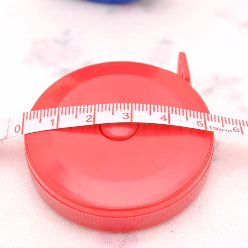 2PCS teleskopická páska Krásné plastové měřicí pravítko malé velikosti Barva náhodná