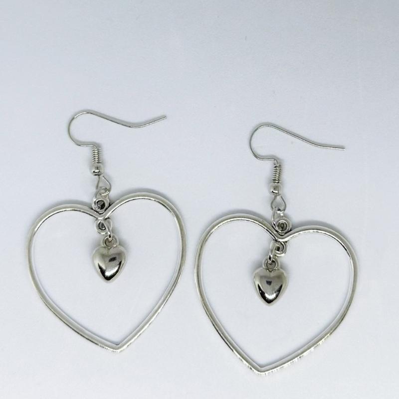 Stylish Earrings Hollow Heart Drop Earrings Ear Jewelry Alloy Material Dangle Earrings Perfect for Various Occasion