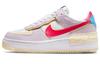 Air Force 1 Low Shadow Rosa Regale Latte di Cocco Blu Universitario Rosso Fusione Donna DN5055-600