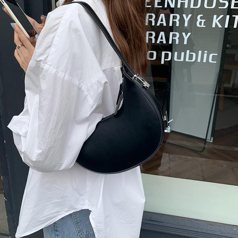 Nischendesign Handtasche für Damen Koreanische Neue Halbmondtasche Hot Girl Achseltasche Metallschnalle Kleine Runde Tasche für Damen