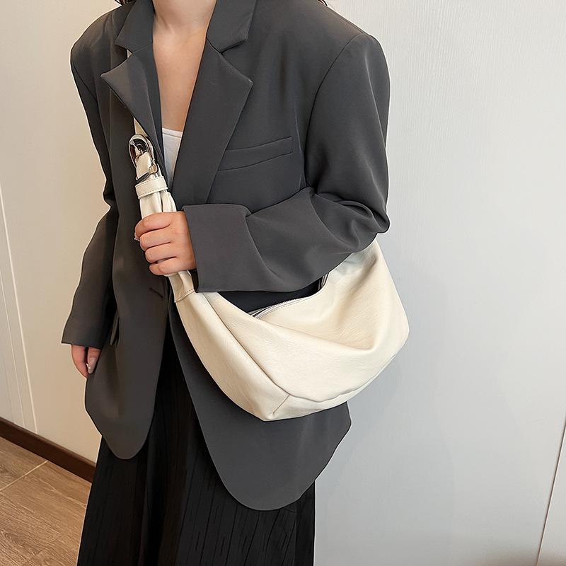 Fashion and Lazy Leisure Temperament 2025 Autumn and Winter Women's New Ins Texture Simple Shoulder Crossbody Dumpling Bag