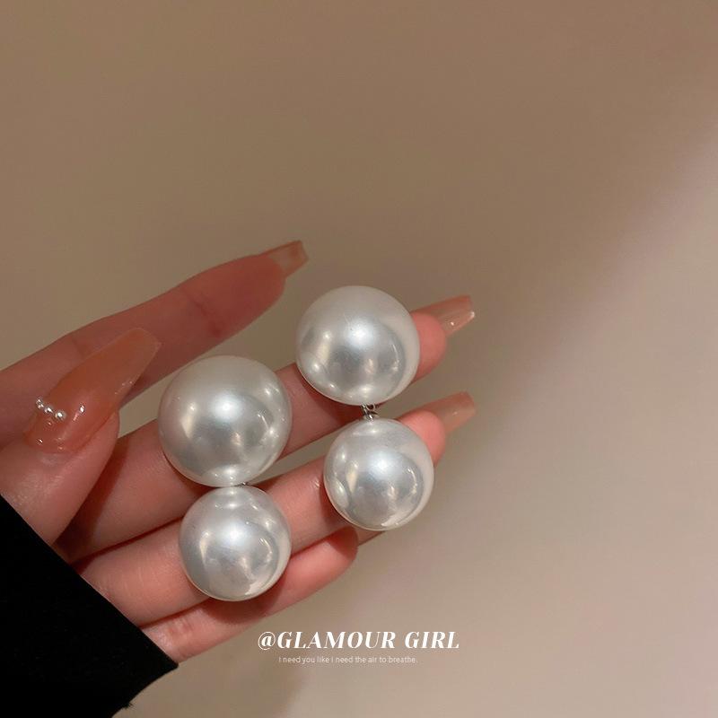 Elegant Zircon Pearl French Retro Luxury Earrings 2025