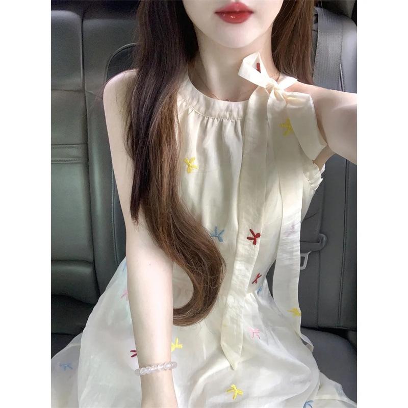 Women's Summer 2024 Floral Halter Apricot Maxi Dress for Beach Vacations – Waist-Slimming Design