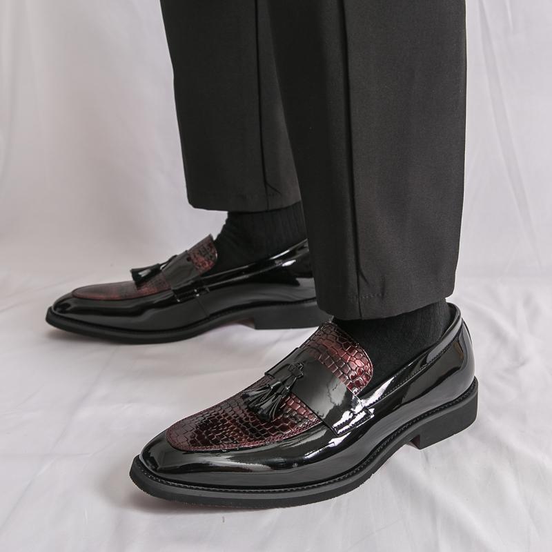 Fashionable Men's Pointed Red Soled Business Dress Leather Shoes Brand New Comfortable Snake Skin Pattern Tassel Men's Shoes