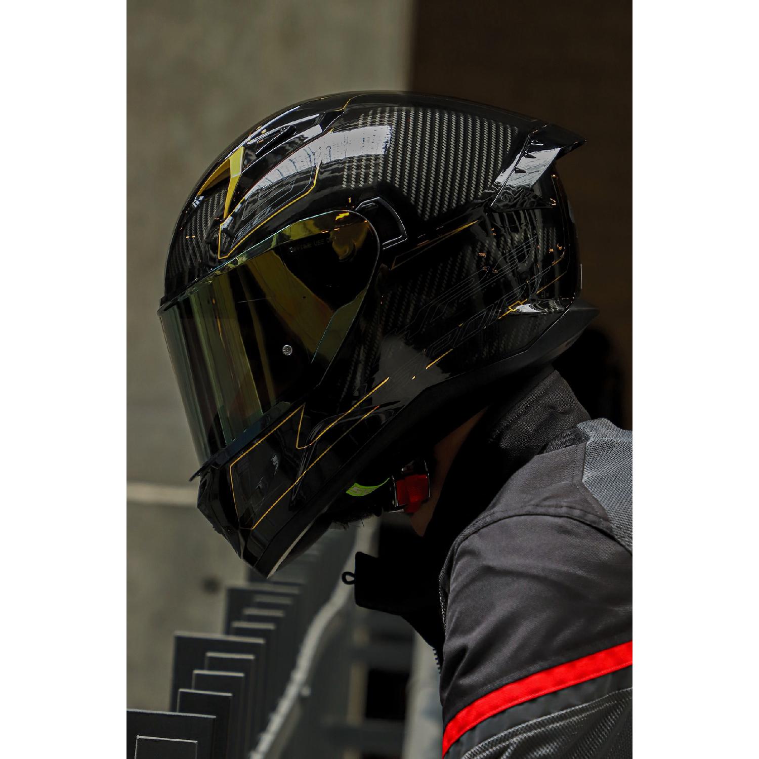 

50.9 Шлем «Энигма» Черно-титан-золотой