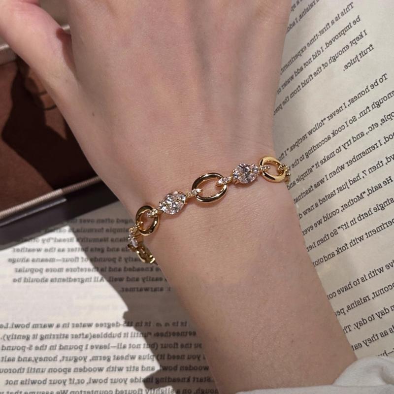 Inspiration Design Glossy Retro Interlocking Diamonds Inlay Bracelet Light Luxury Stacking Style Bracelet Banquet  Gift