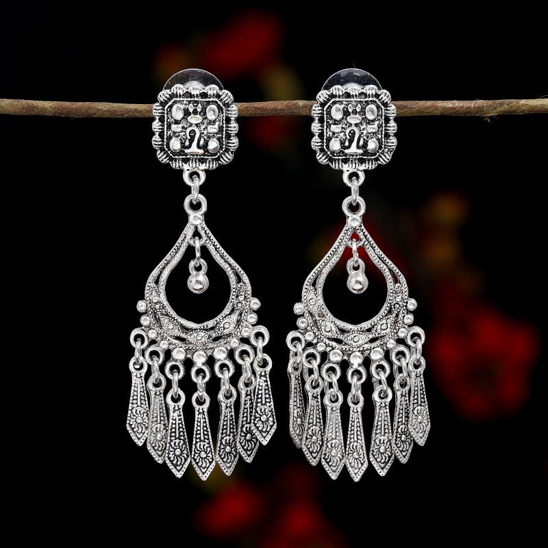Retro Personalized Tibetan Silver Fringed Stud Earrings Long Temperament Versatile Earrings Exaggerated Metal Vacation Earrings Women