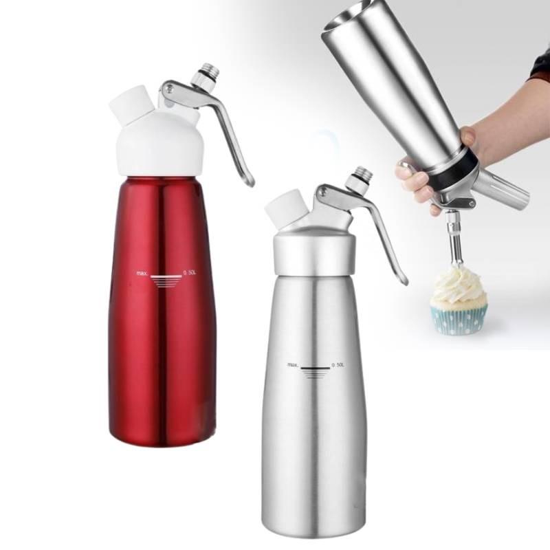Bottiglia sifone per panna montata in acciaio inox di alta qualità, ideale per decorare e guarnire il caffè, disponibile nei formati da 500 ml e 1000 ml.