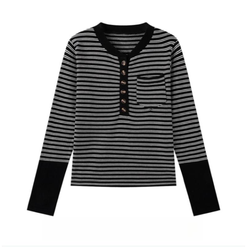 A Retro Long-sleeved Knitted Sweater for Women's Autumn New Design, with A Unique and Contrasting Color Striped Slimming Top