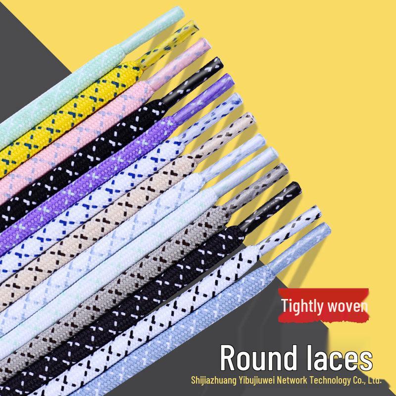 Černé a bílé diagonálně tečkované silné kulaté tkaničky do bot pro turistiku/běh