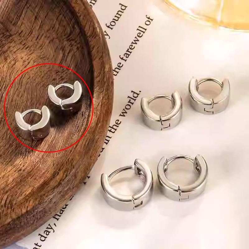 Trendy Titanium Steel Commuting Earrings for Women: High-End Style Ear Studs (2025)