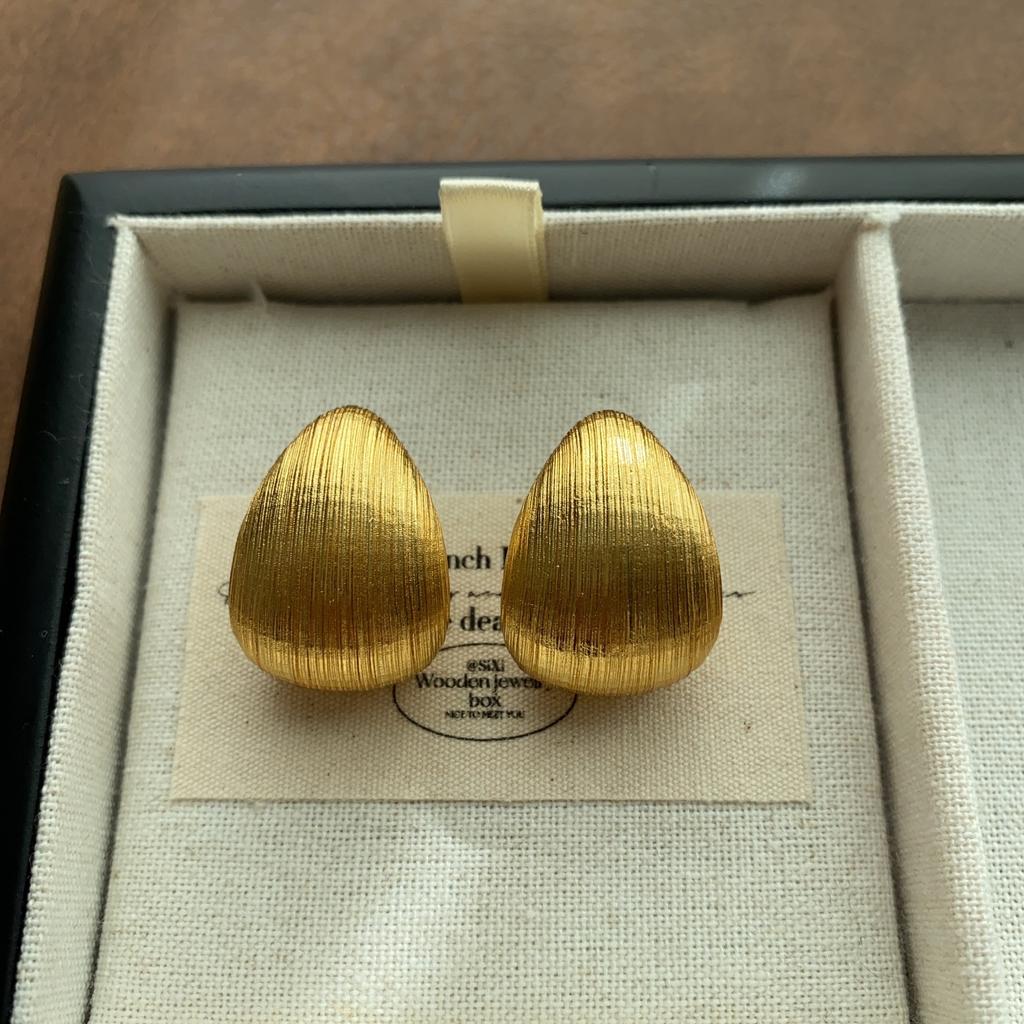 Retro French Full Water Drop Stud Earrings, Simple and Delicate Brushed Cold Wind Earrings