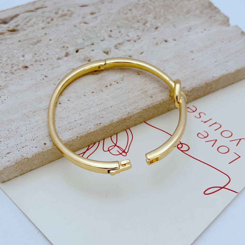 New Fashion Knot Heart Metal Bangle: Chic, Minimalist, Cold Style Design