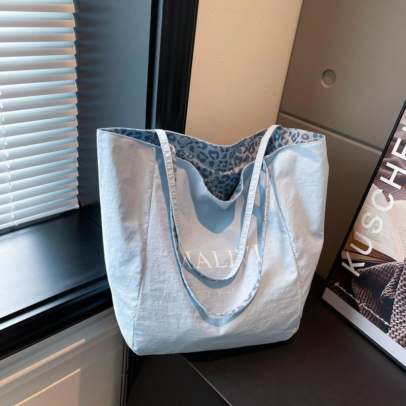 

Однотонная парусиновая двусторонняя сумка, осень 2025, новый ленивый стиль, модная повседневная на плечо, большая вместительная сумка-тоут синий