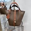 Borsa da Donna in Pelle di Mucca a Strato Superiore 2025 Grande Capacità a Secchiello Portatile alla Moda Morbida Intrecciata Cesto di Verdura Femminile
