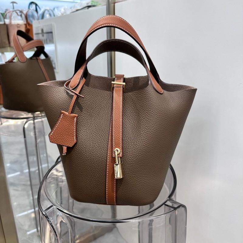 Borsa da Donna in Pelle di Mucca a Strato Superiore 2025 Grande Capacità a Secchiello Portatile alla Moda Morbida Intrecciata Cesto di Verdura Femminile