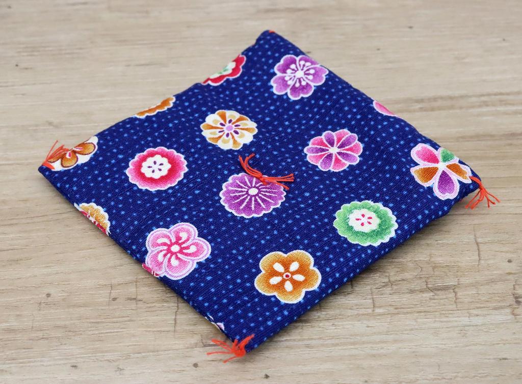 Castle Enterprises Mini Cushion for 5 Assorted Designs Random Pattern x Made in Japan Maneki-neko (Lucky Cat) Ornaments, (Blue), (10cm 10cm),