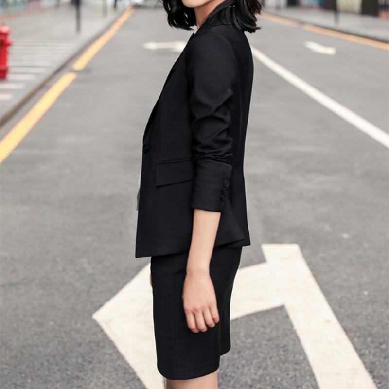 Clearance Sale: Women's Gray Executive Skirt Suits - Stylish & Sophisticated Business Attire