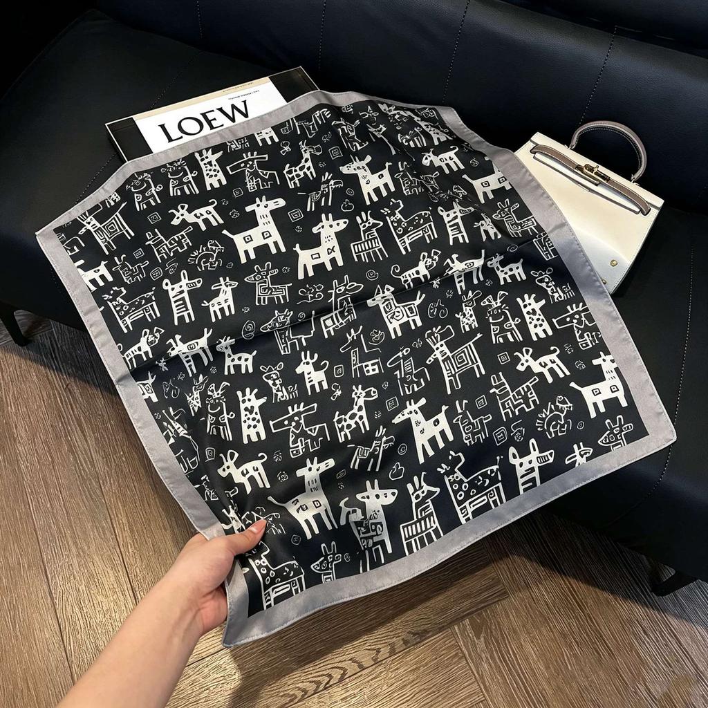 New old money wind chain neck scarf women's commuting versatile soft silk scarf neck protection shawl outer scarf