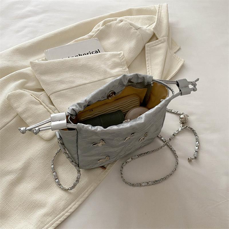 This year's popular chain bucket bag women's 2025 new niche design messenger small bag fashionable pleated bag