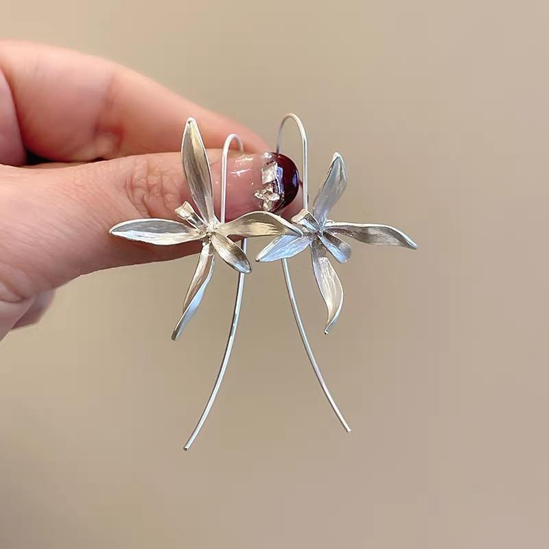 Exquisite Blooming Flower Hook Earrings Accessories Simple Gold Silver Color Plant Dangle Earrings For Women Party Jewelry Gifts