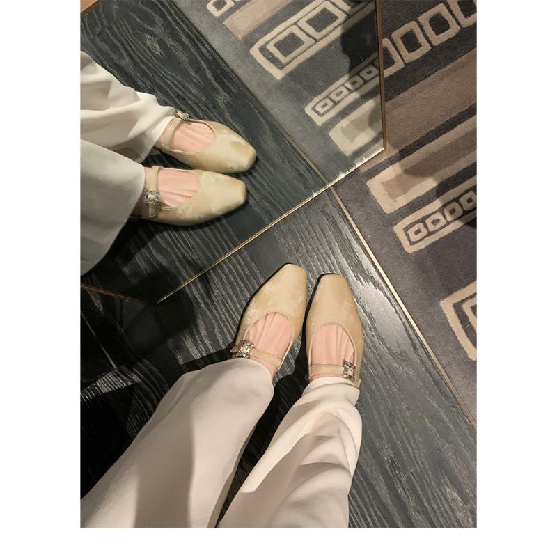 Slipper mit quadratischer Spitze und niedrigem Absatz