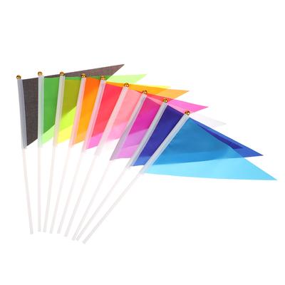 10 Stück Bunte Dreiecksflaggen mit 10 Plastik-Fahnenstangen Handgehaltene Kleine Bunte Flaggen zum Markieren von Garten Rasen Hof Zubehör