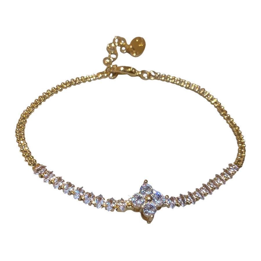 Korean Style Zircon Butterfly Bracelet: Elegant, Fashionable, and High-End Hand Jewelry Design.